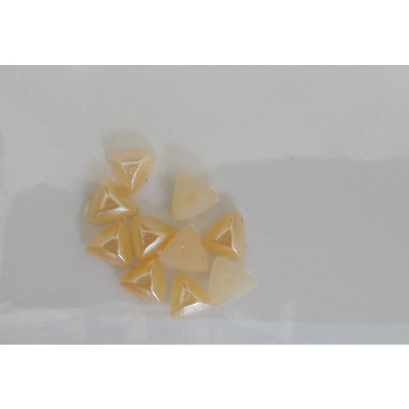 Decoro per unghie triangoli bombati giallo